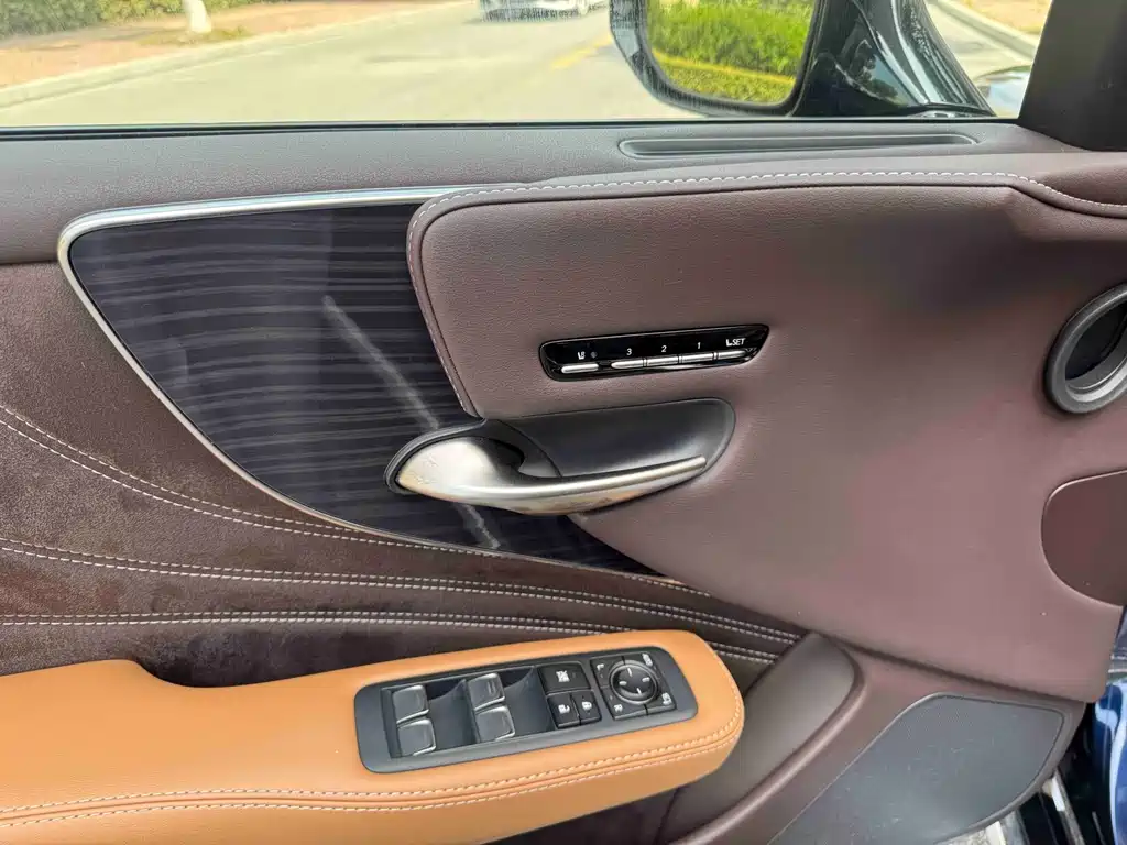 Lexus LS 500 h Outstanding CN-VI