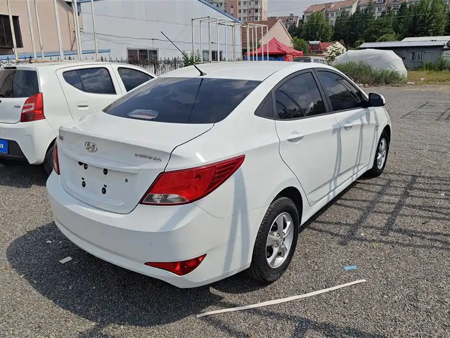 Accent 1.4 L Auto Leading GLX