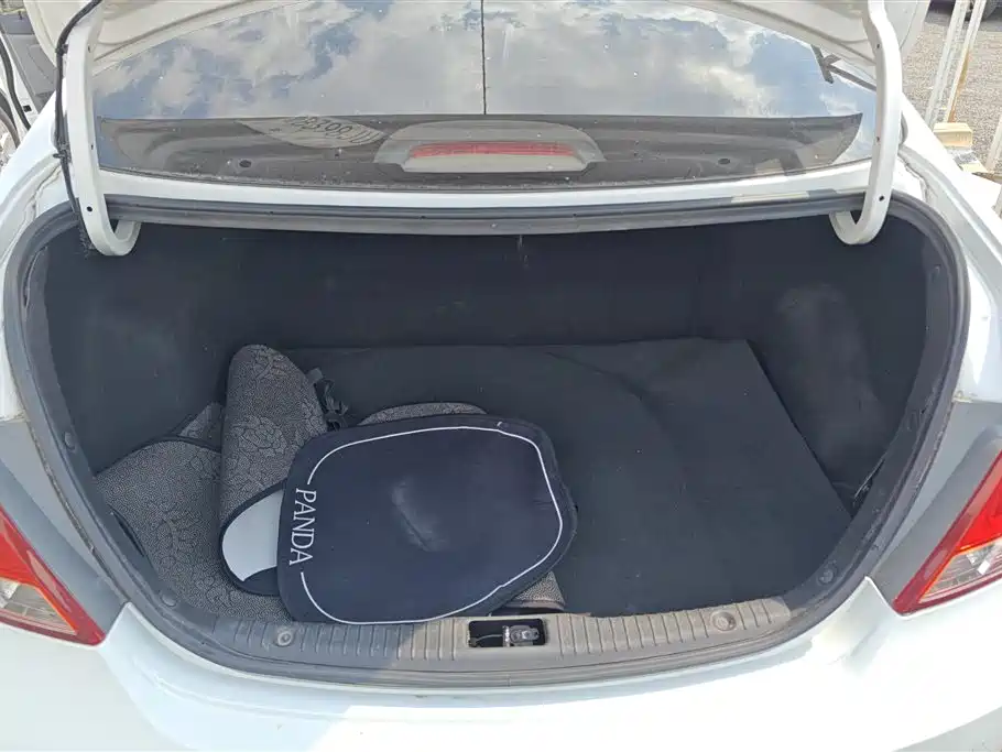 Accent 1.4 L Auto Leading GLX
