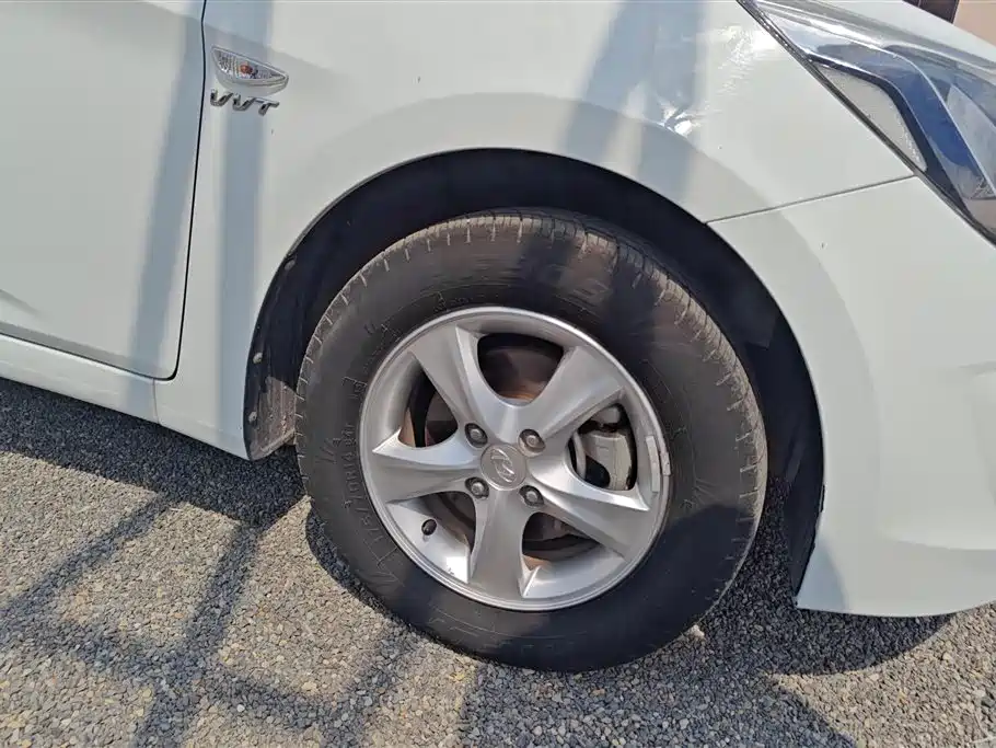 Accent 1.4 L Auto Leading GLX