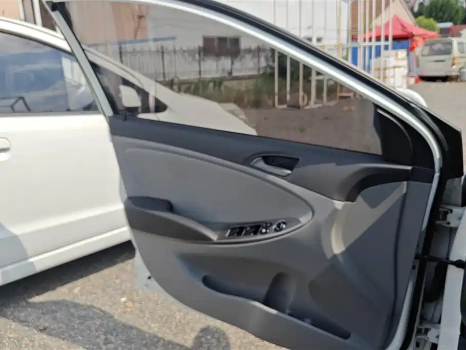 Accent 1.4 L Auto Leading GLX