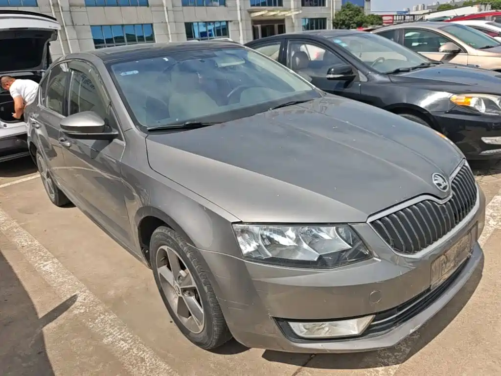 Octavia 1.6 L Auto Smart Travel