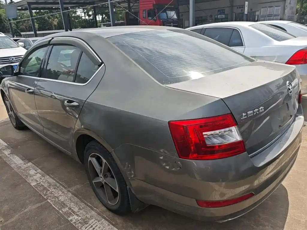 Octavia 1.6 L Auto Smart Travel