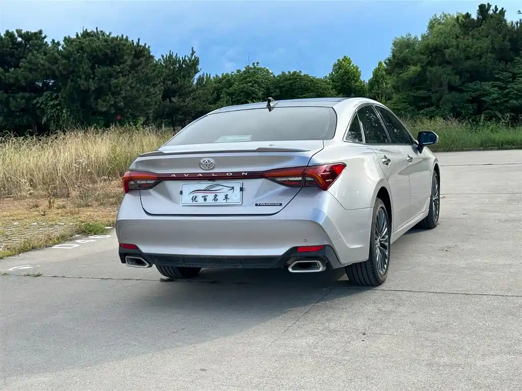Avalon 2.5 L Touring Distinguished