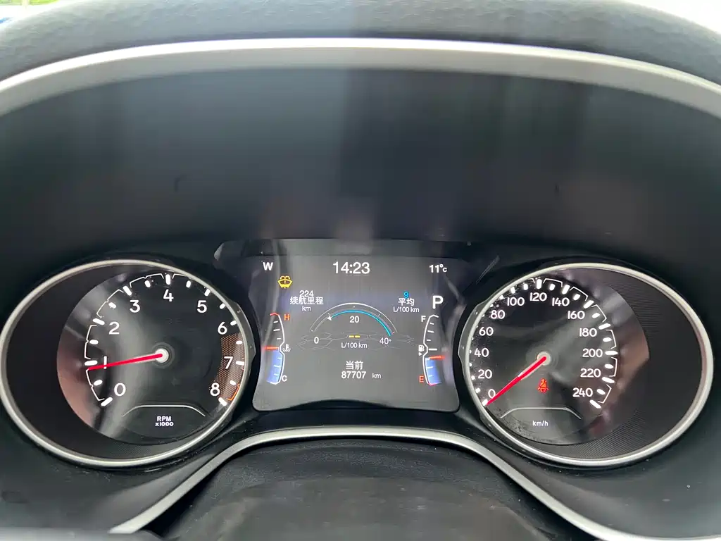 Compass 200 T Auto Home Enjoyment