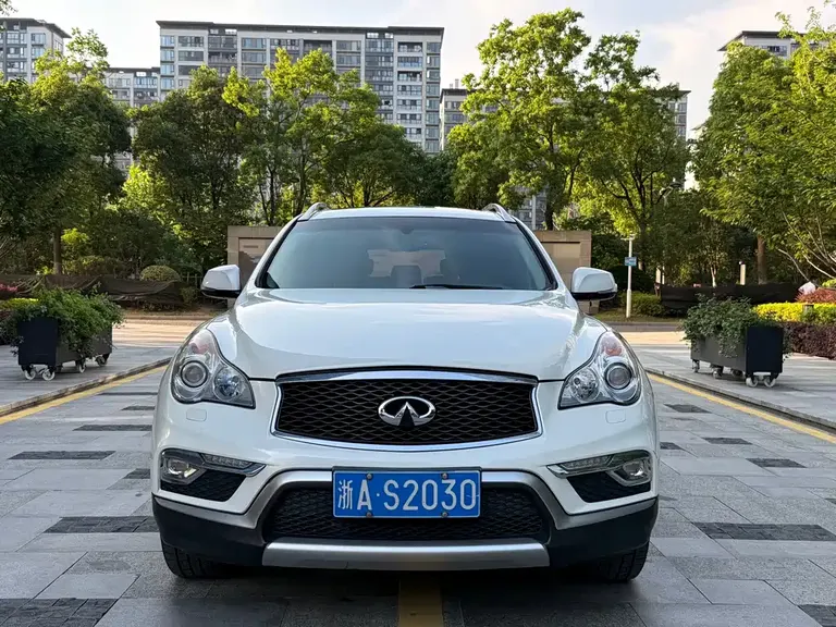 Infiniti QX50 2.5 L Joy