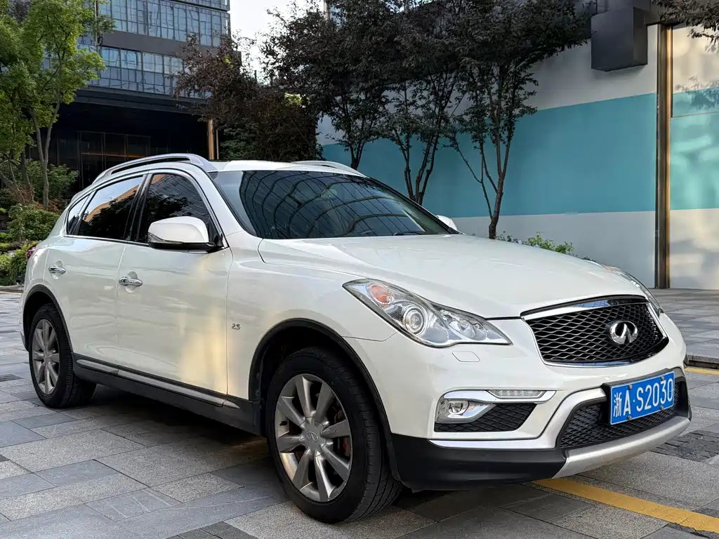 Infiniti QX50 2.5 L Joy