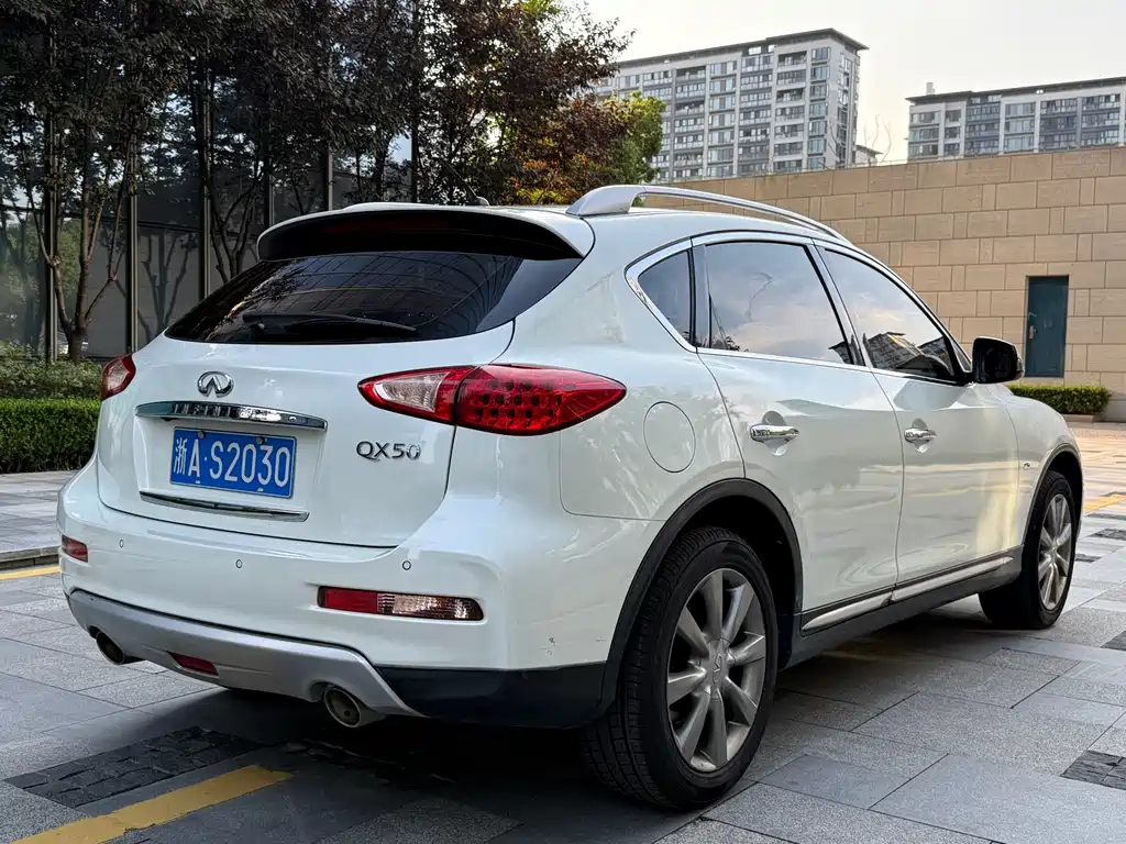 Infiniti QX50 2.5 L Joy