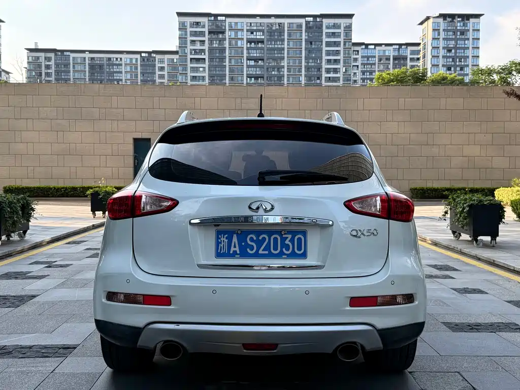 Infiniti QX50 2.5 L Joy