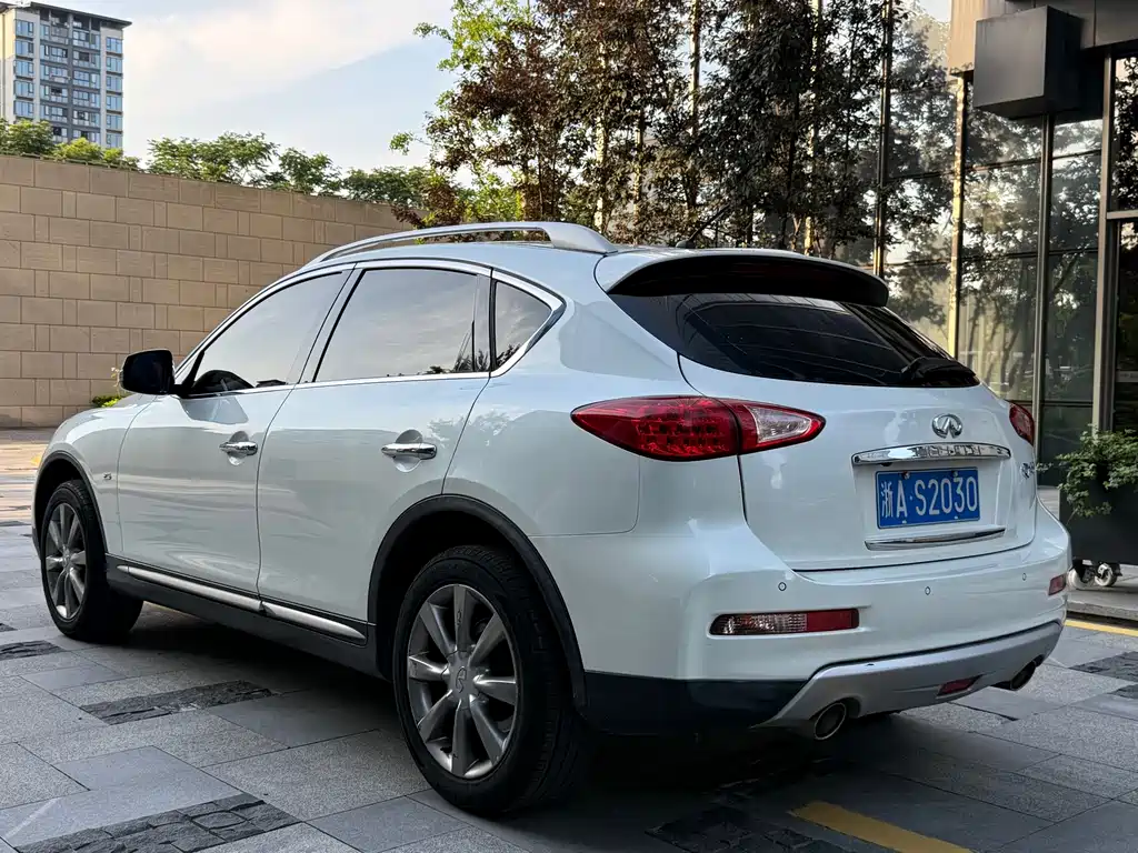 Infiniti QX50 2.5 L Joy