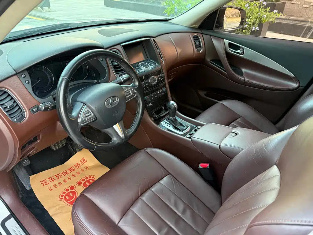 Infiniti QX50 2.5 L Joy