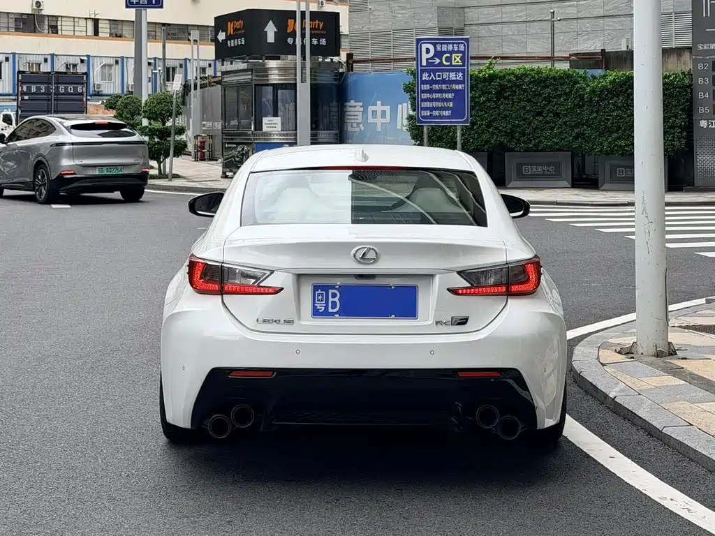 Lexus RC F F 5.0 L Peak