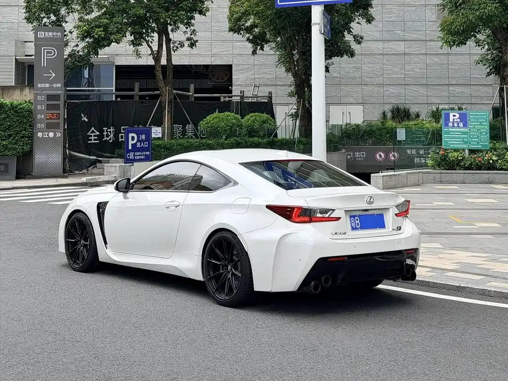 Lexus RC F F 5.0 L Peak