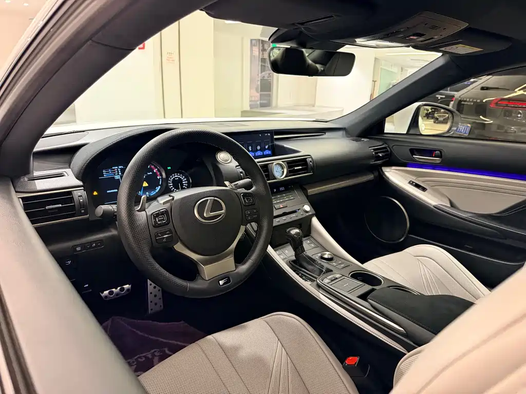 Lexus RC F F 5.0 L Peak