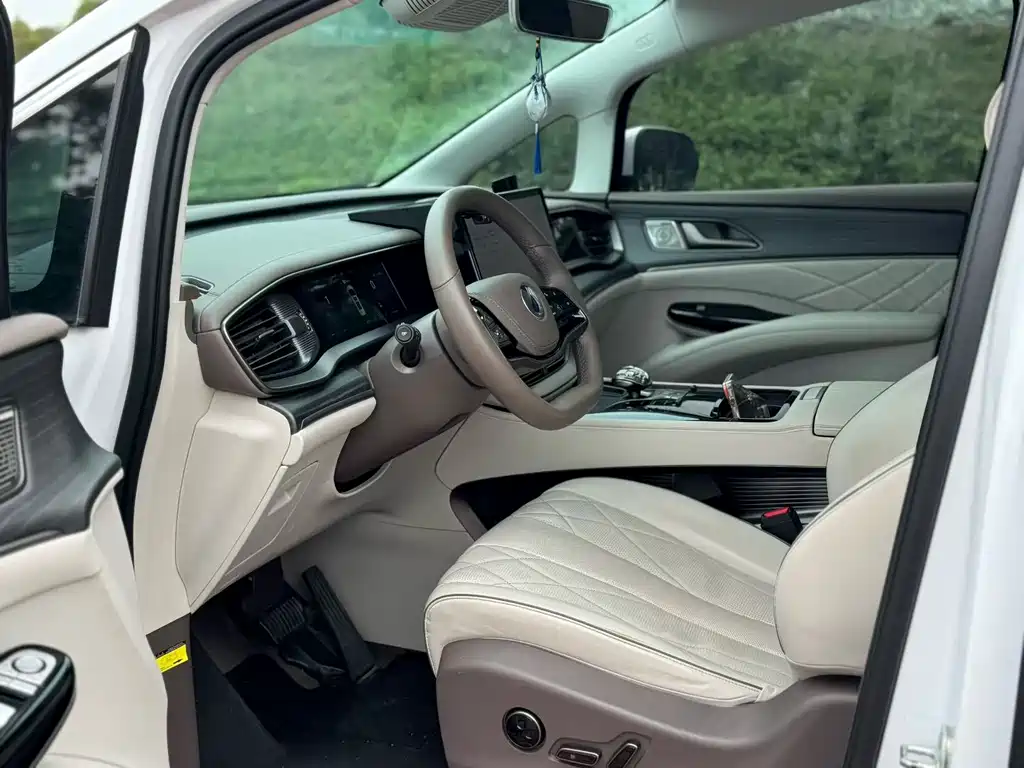 Denza D9 DM-i 970 4 WD Flagship