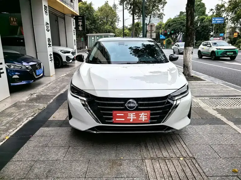 Nissan Sylphy 1.6 L CVT Joy
