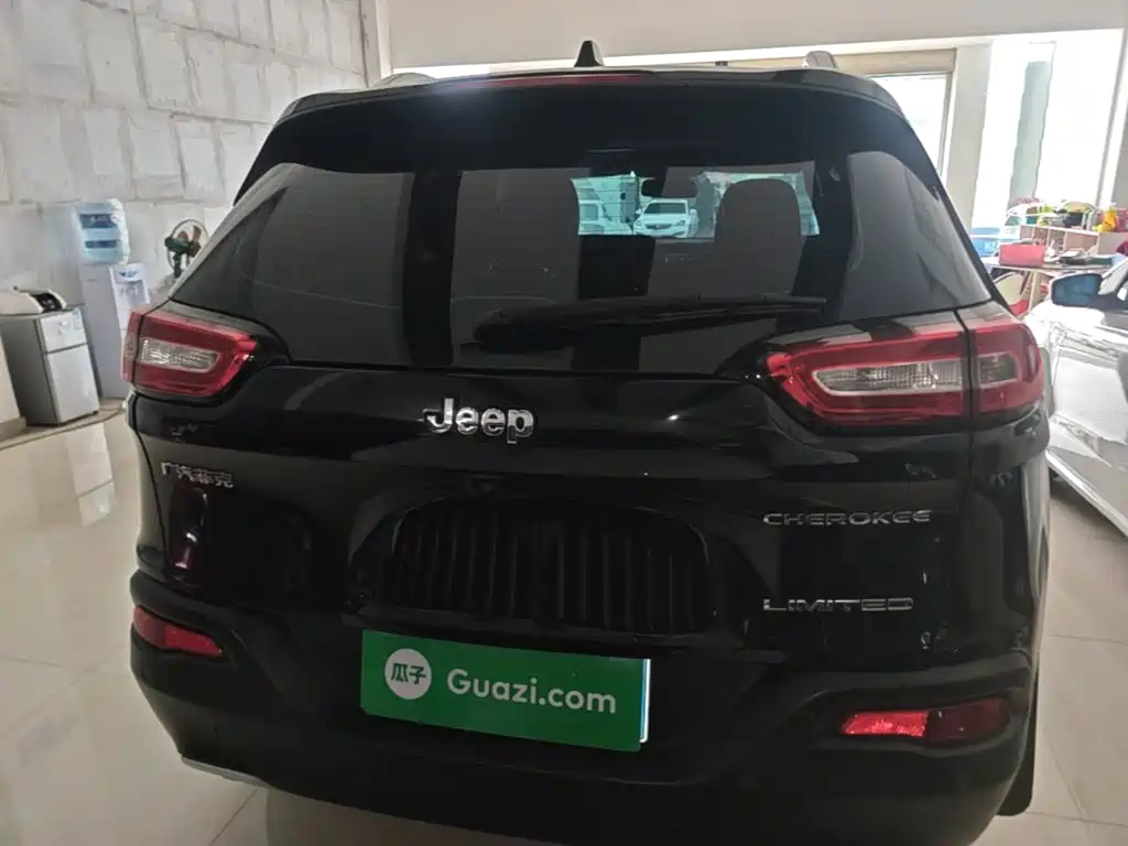 Cherokee 2.0 L Superior
