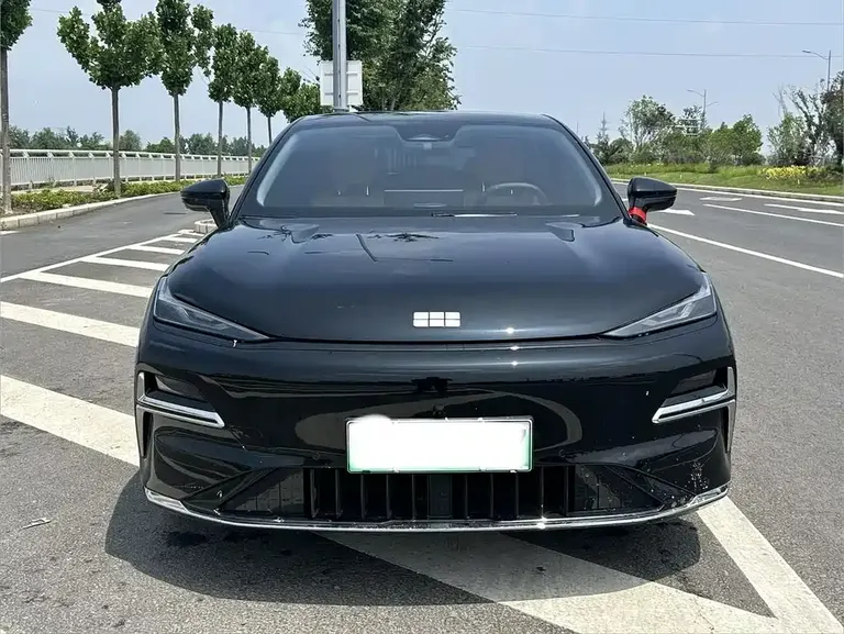 Geely Galaxy Xingyao 8 130 km EM-i Distinguished
