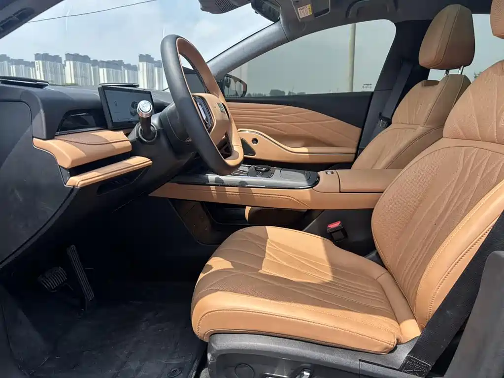 Galaxy Xingyao 8 130 km EM-i Distinguished
