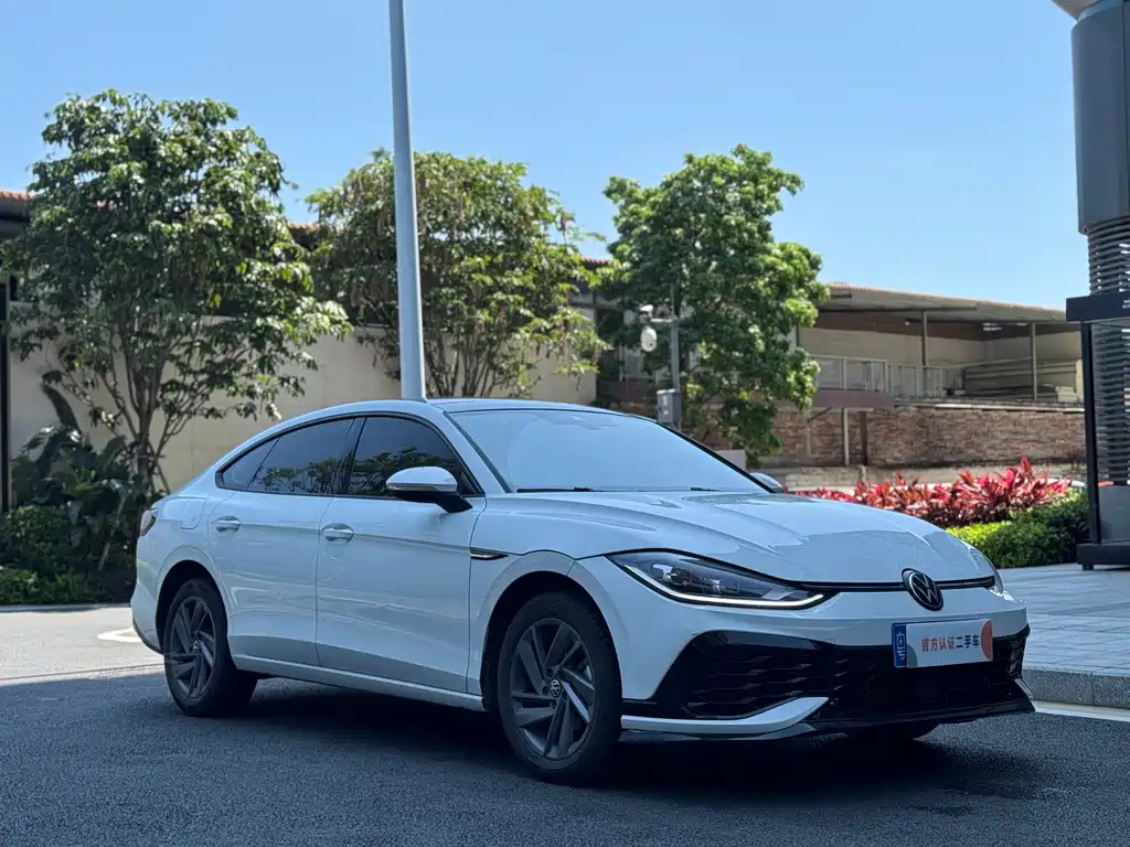 Lamando Lamando L 280 TSI DSG Dazzle Hot