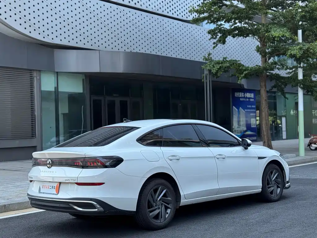 Lamando Lamando L 280 TSI DSG Dazzle Hot