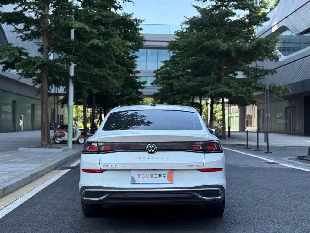 Lamando Lamando L 280 TSI DSG Dazzle Hot