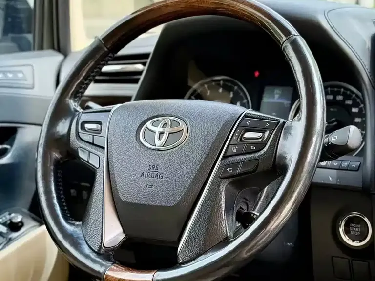 Toyota Alphard 3.5 L Distinguished