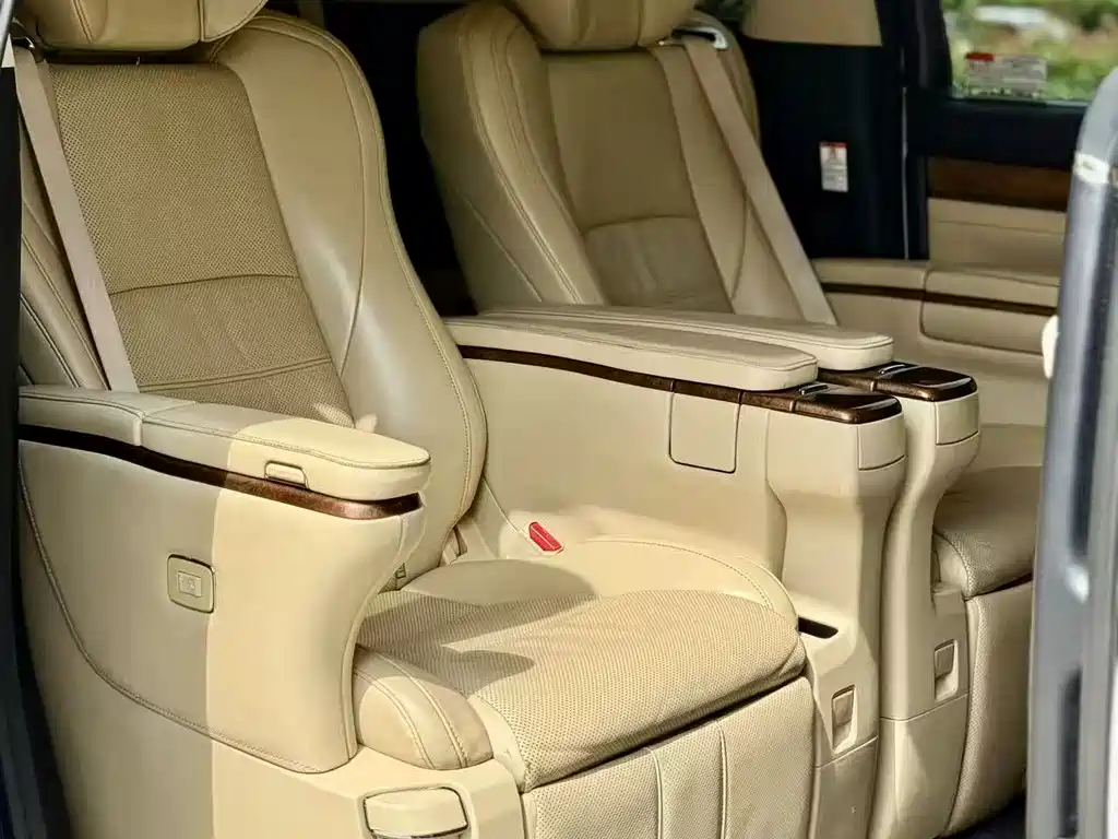 Alphard 3.5 L Distinguished