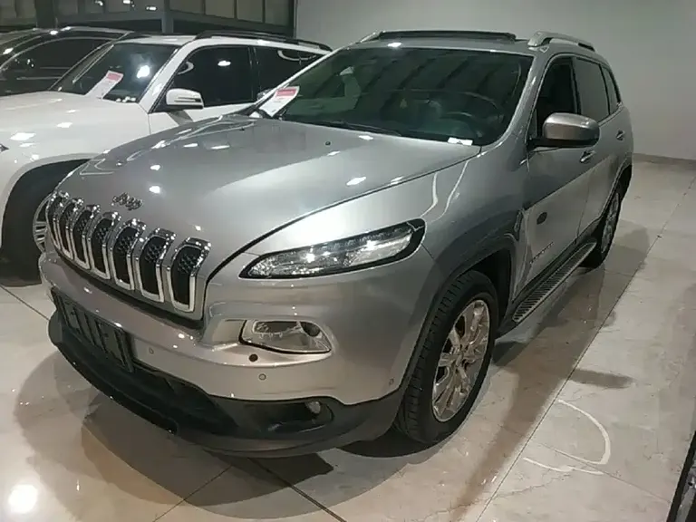 Jeep Cherokee (Import) 2.4 L Luxury