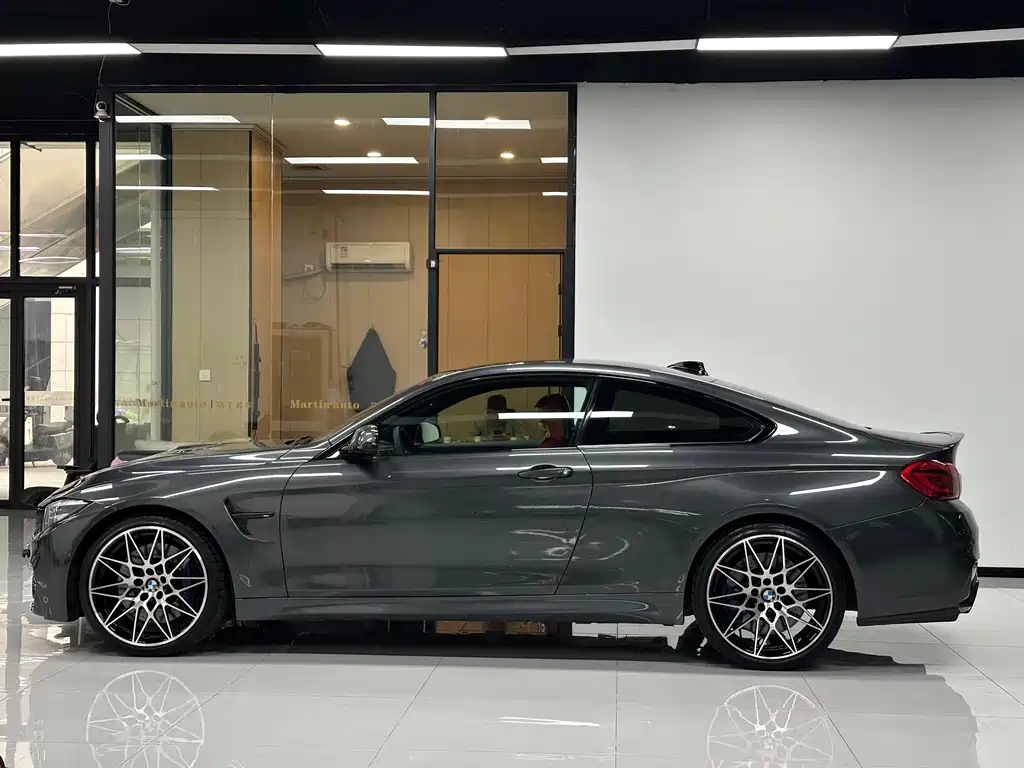 BMW M4 M4 2-door Coupe Racing