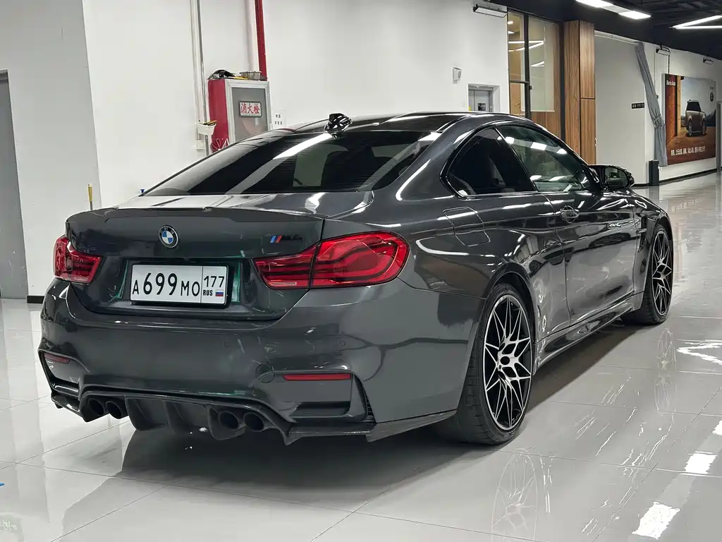BMW M4 M4 2-door Coupe Racing