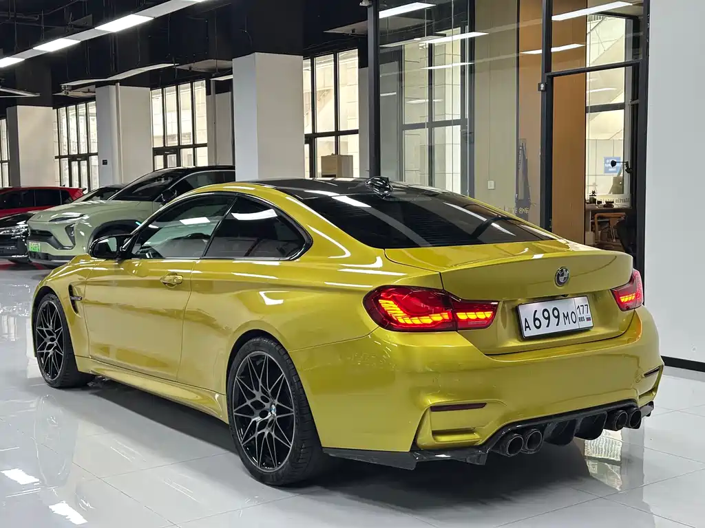 BMW M4 M4 2-door Coupe Racing