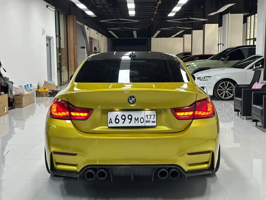 BMW M4 M4 2-door Coupe Racing