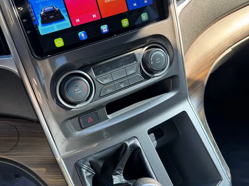 Lingzhi PLUS 菱智PLUS 2022款 旅行版 2.0 L 手动豪华型 7座