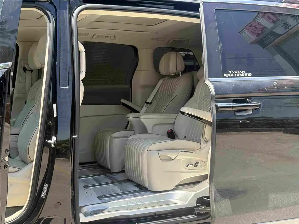 Voyah Dreamer Low Carbon Dream + Smart Enjoyment Package