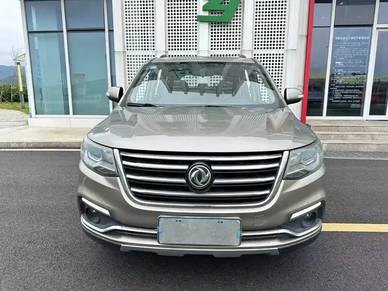 Dongfeng Fengxing SX6 1.6 L CVT Luxury