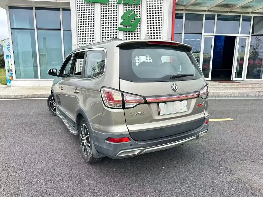 Fengxing SX6 1.6 L CVT Luxury