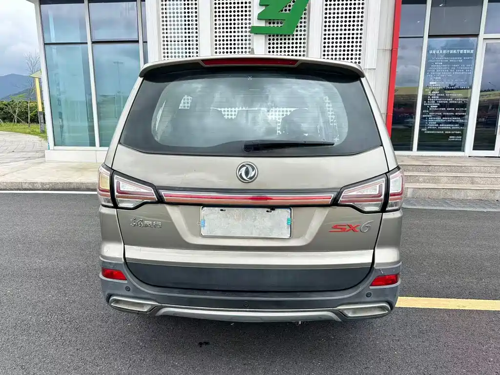 Fengxing SX6 1.6 L CVT Luxury