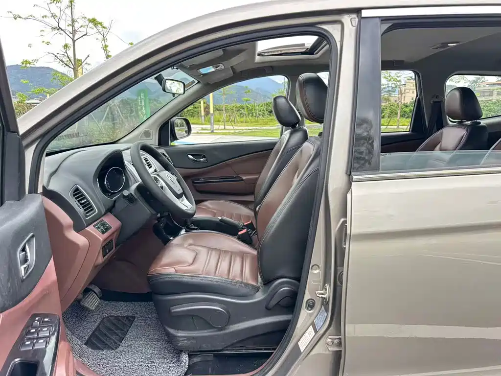 Fengxing SX6 1.6 L CVT Luxury
