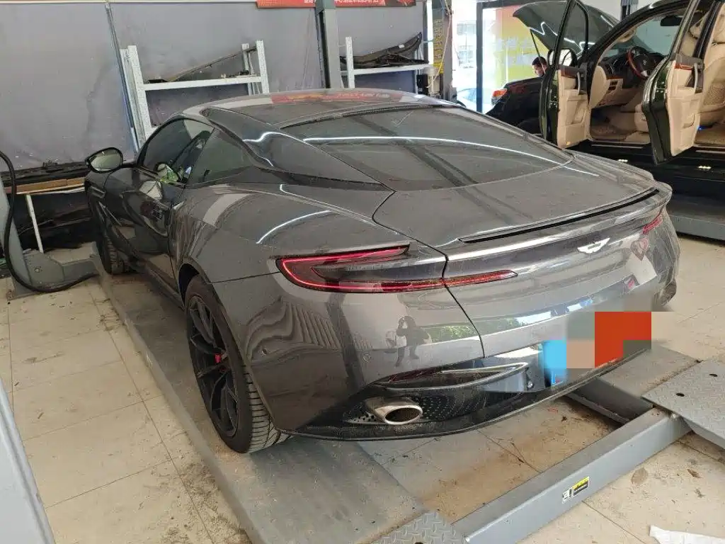 Aston Martin DB11 4.0 T V8 Coupe