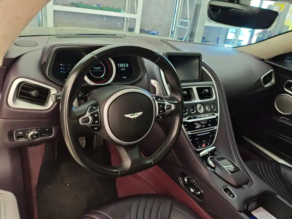Aston Martin DB11 4.0 T V8 Coupe