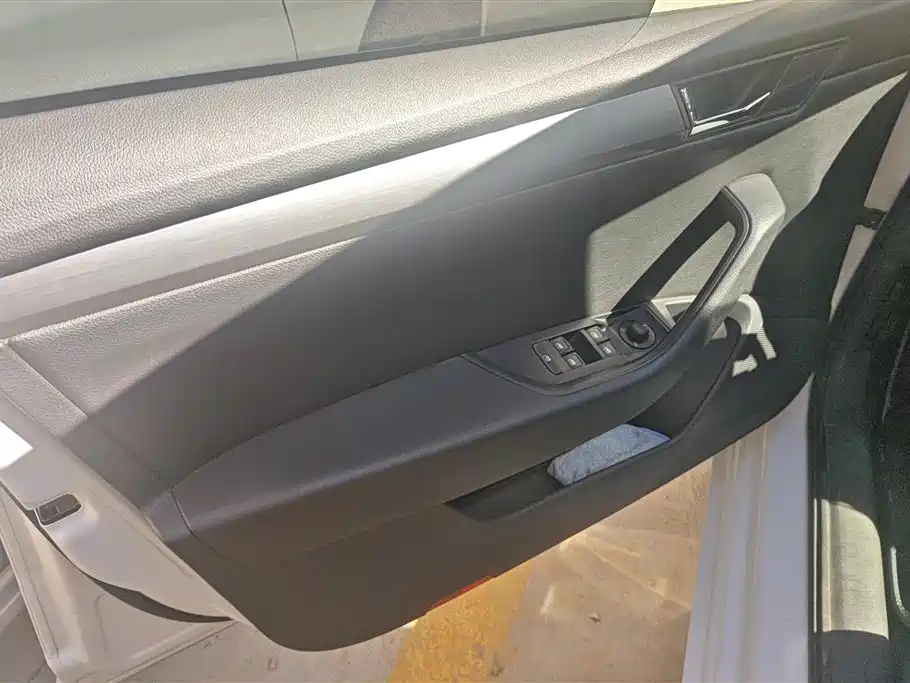 Superb TSI280 DSG Forward