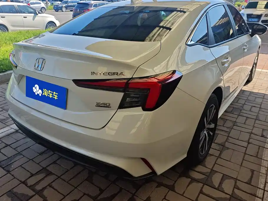 Integra 240 TURBO CVT Tech
