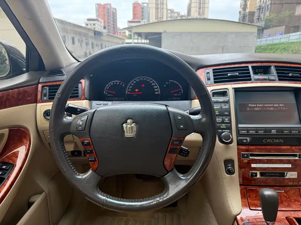 Crown 2.5 L Royal Navigation