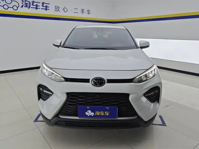 Toyota Wildlander 2.0 L CVT 2 WD Luxury PLUS