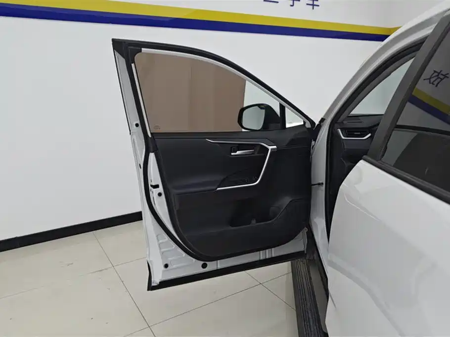Wildlander 2.0 L CVT 2 WD Luxury PLUS