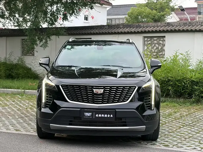 Cadillac XT4 28 T 2 WD Leading