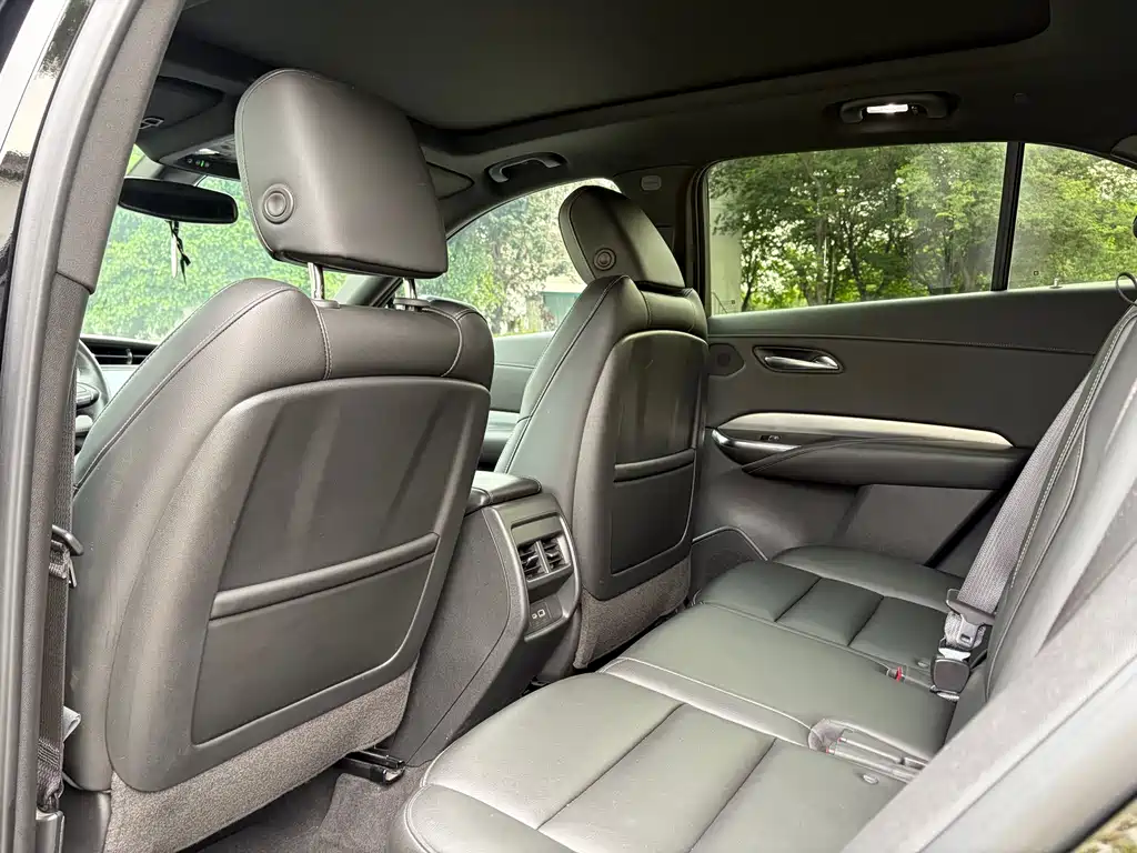 Cadillac XT4 28 T 2 WD Leading