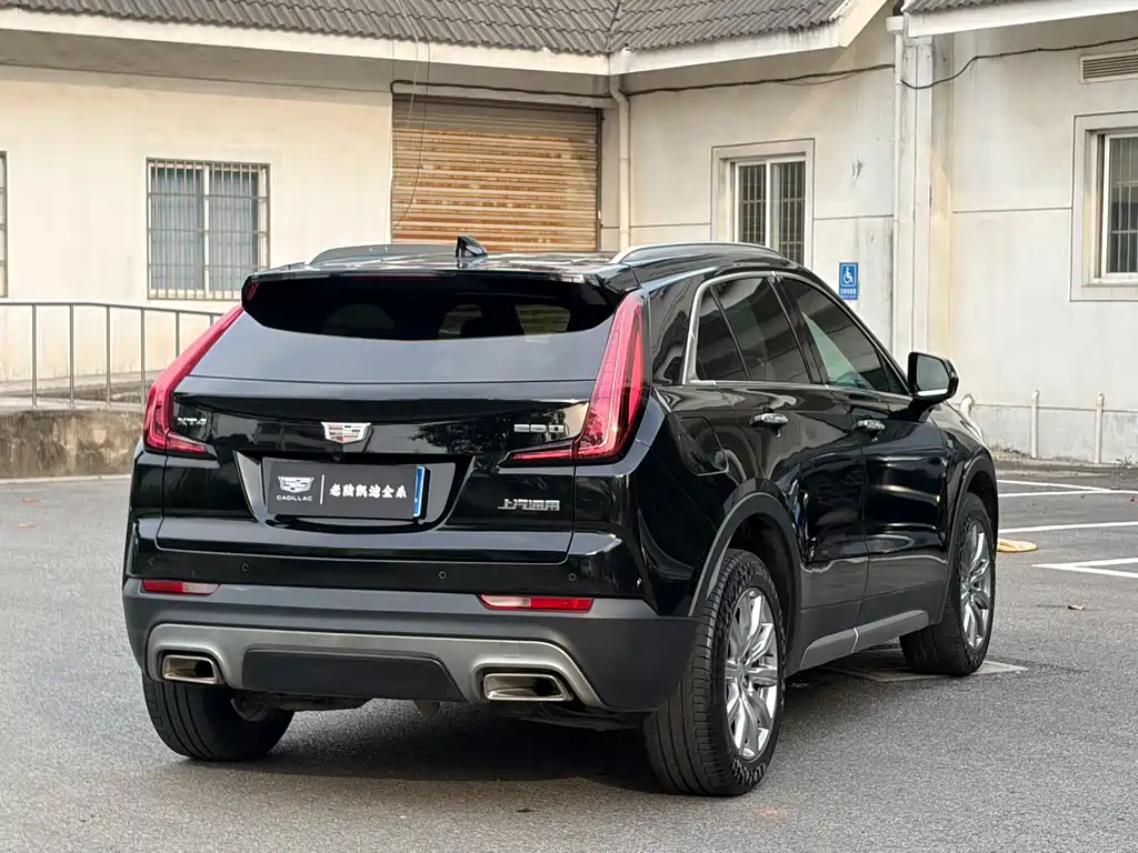 Cadillac XT4 28 T 2 WD Leading