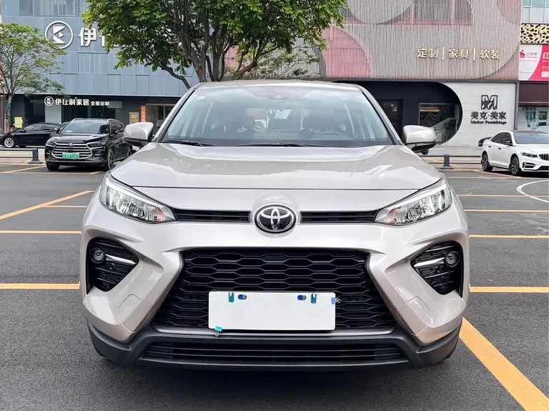 Toyota Wildlander 2.0 L CVT 2 WD Leading